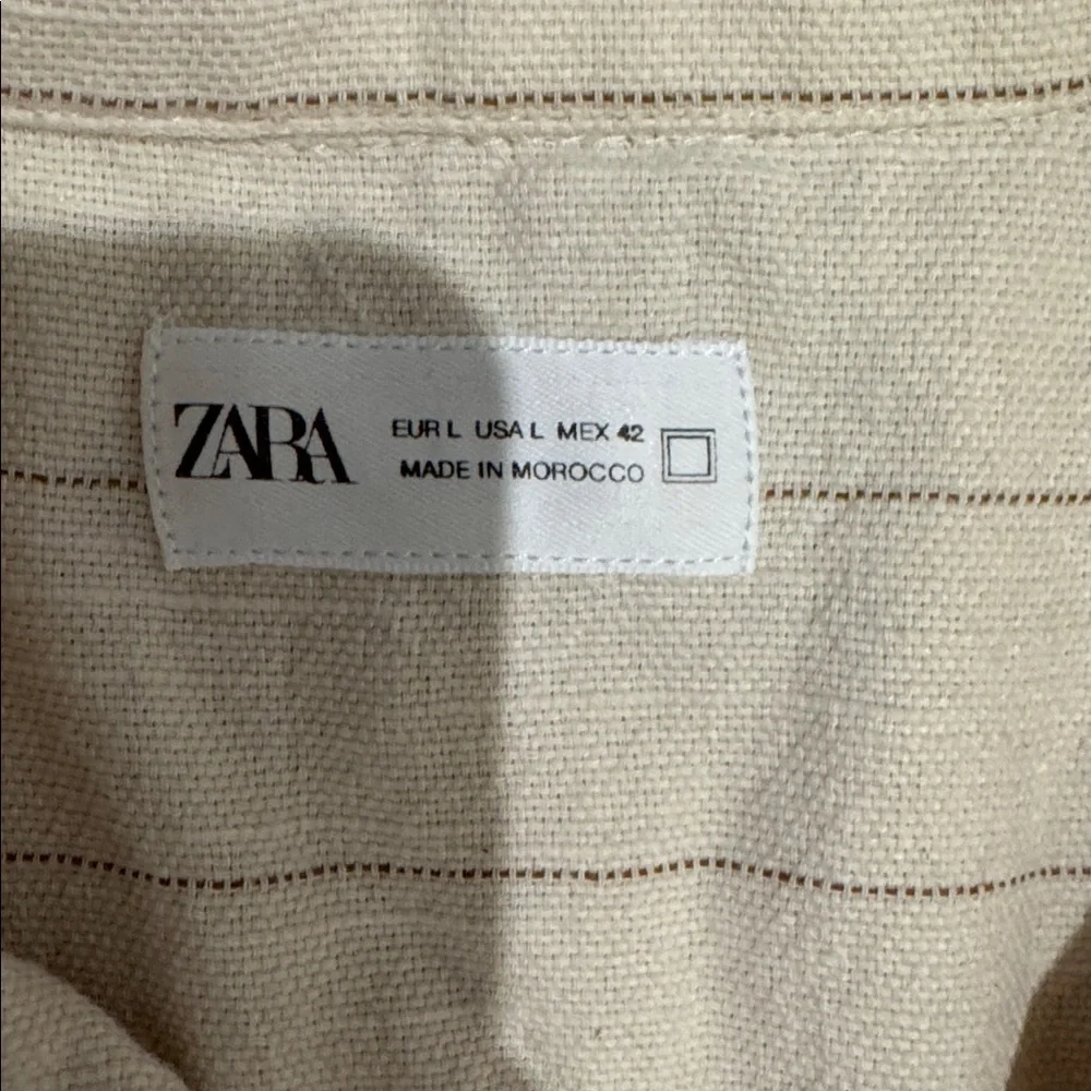 Zara Men's Beige Button Down Shirt - Picture 2 of 3
